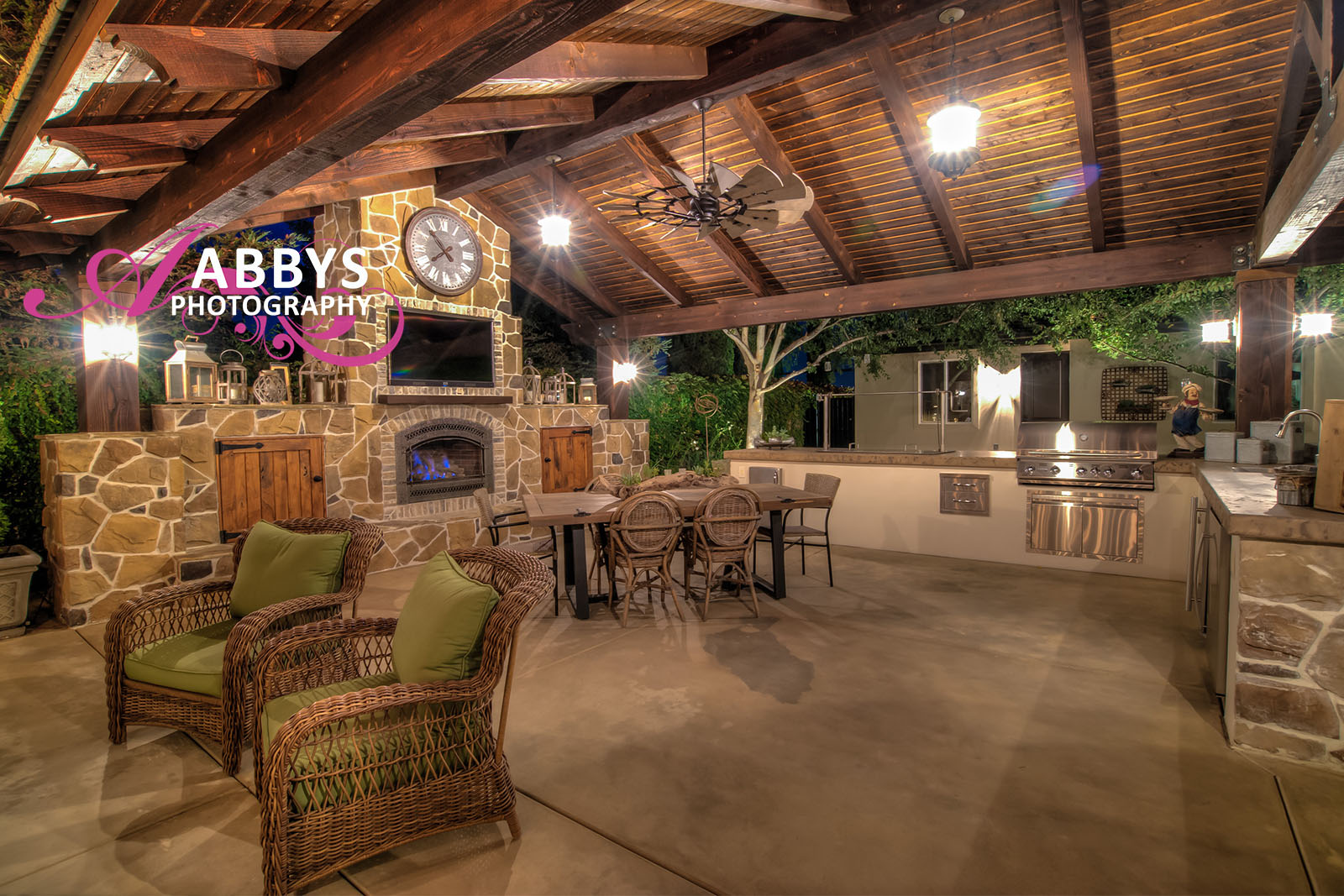 The right real estate photography and landscape photography helps Bakersfield real estate agents sell the house faster and at higher prices. 