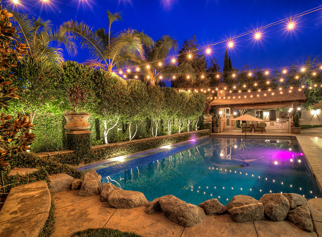 Awesome real estate photography doesn’t just happen. It takes combining the real estate with landscape photography to bring out the best in a Bakersfield home. 